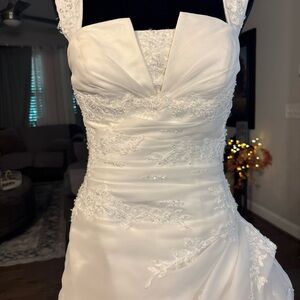 Pronovias Elegant White Wedding Dress